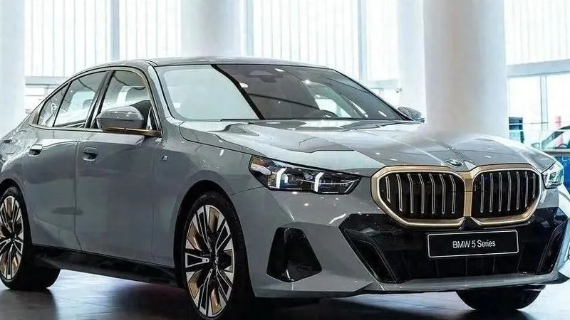 宝马最终还是妥协了，56万跌至20多万，2.0T8AT，油耗低至6.5L