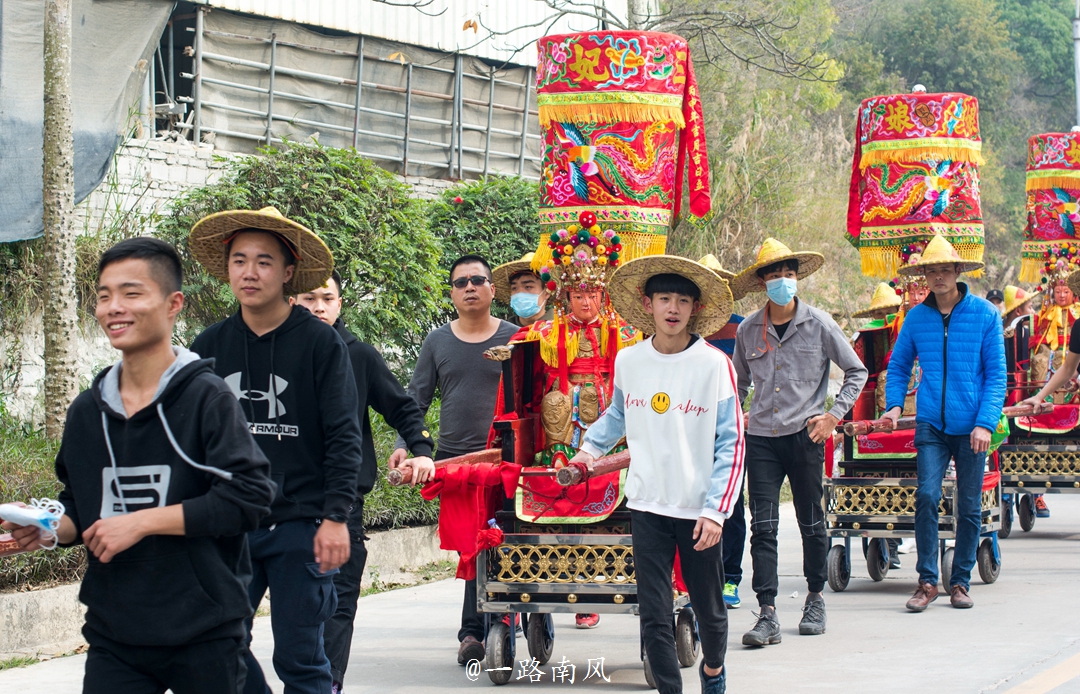 新春期间，潮州旅游火爆，古城区域人潮涌动，全网刷屏的盛况印证“潮式年味”的魅力。