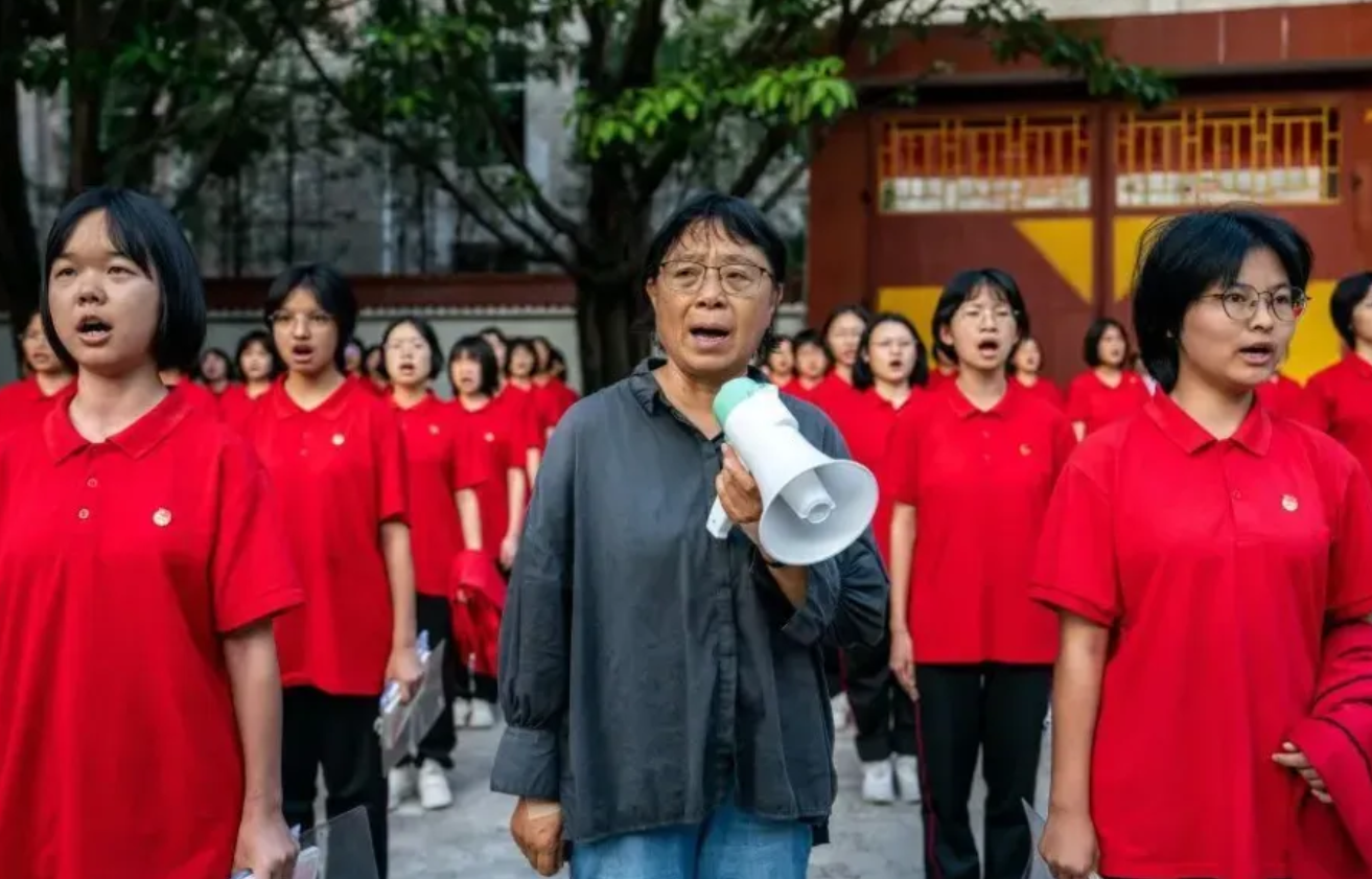 张桂梅校长几个不成文的规矩，关于学生，也关于她自己。

一、学生每天凌晨必须5点