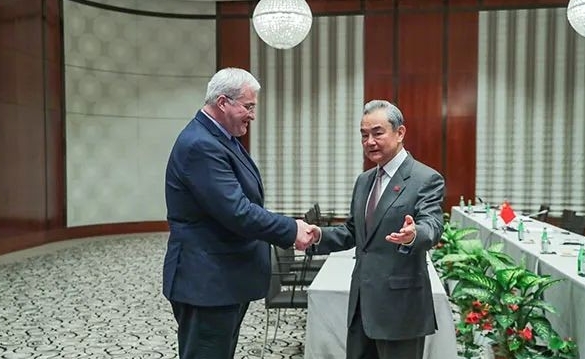 俄乌冲突中，中方确实是中立的。日前，我们的王毅部长在出席慕尼黑安全会议期间应约会