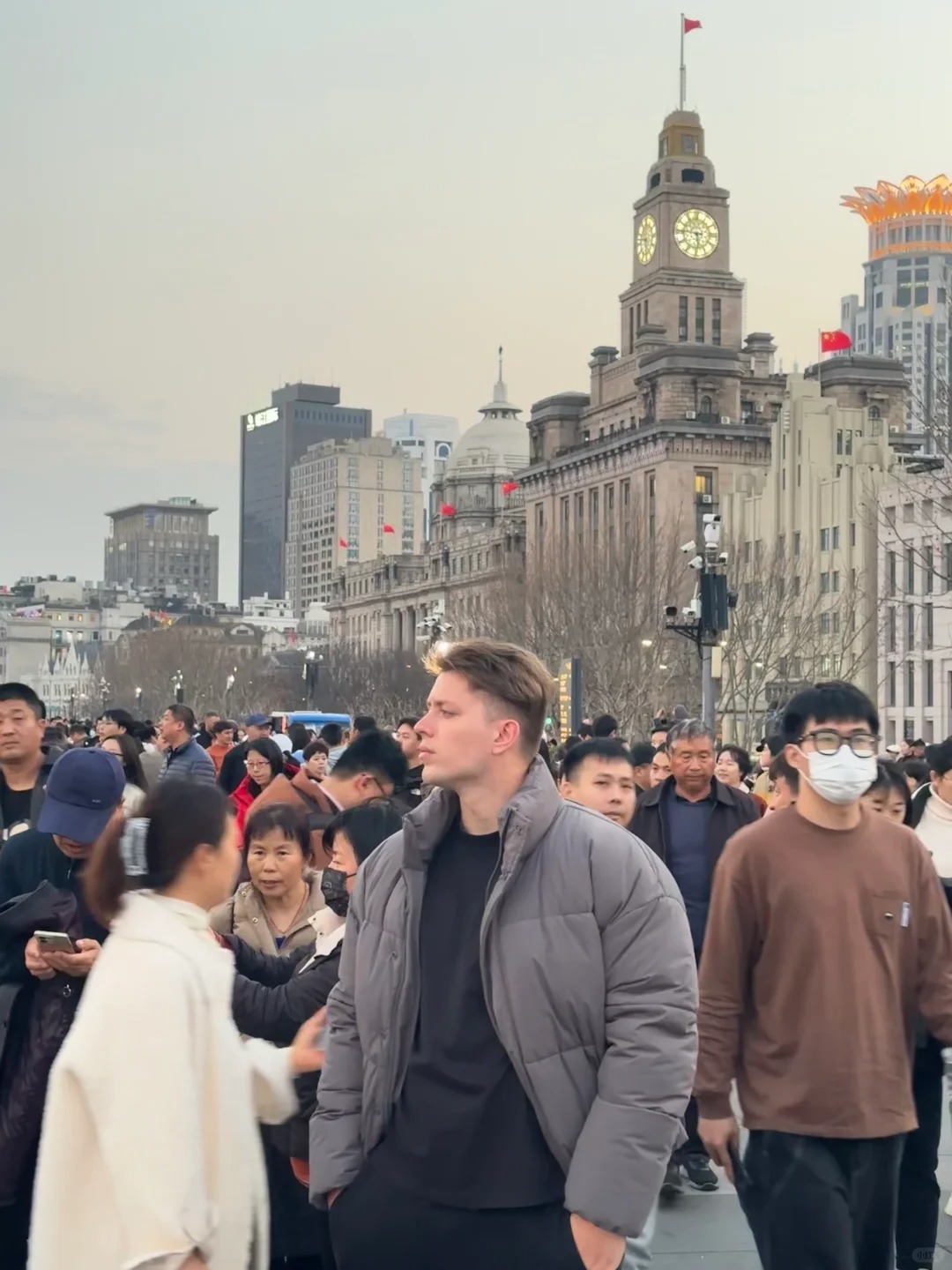 上海why没有酒bar?
Walk了一天的road, 一个酒吧都没find到