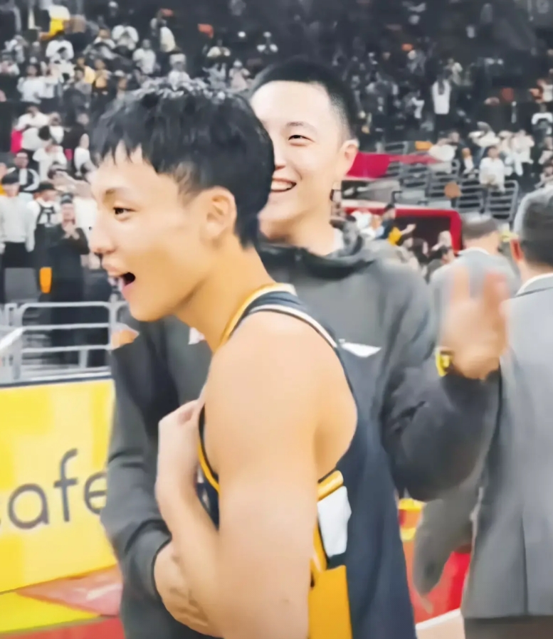 广东男篮不能卖的球员有7个，其中有两个是外援
1、徐杰，双能卫，镇队之宝
2、杨