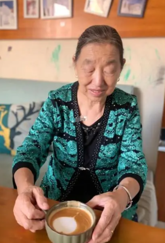 我跟老公结婚十年了，说实话，日子过得还算顺心。虽说夫妻之间难免有点磕磕碰碰，但有