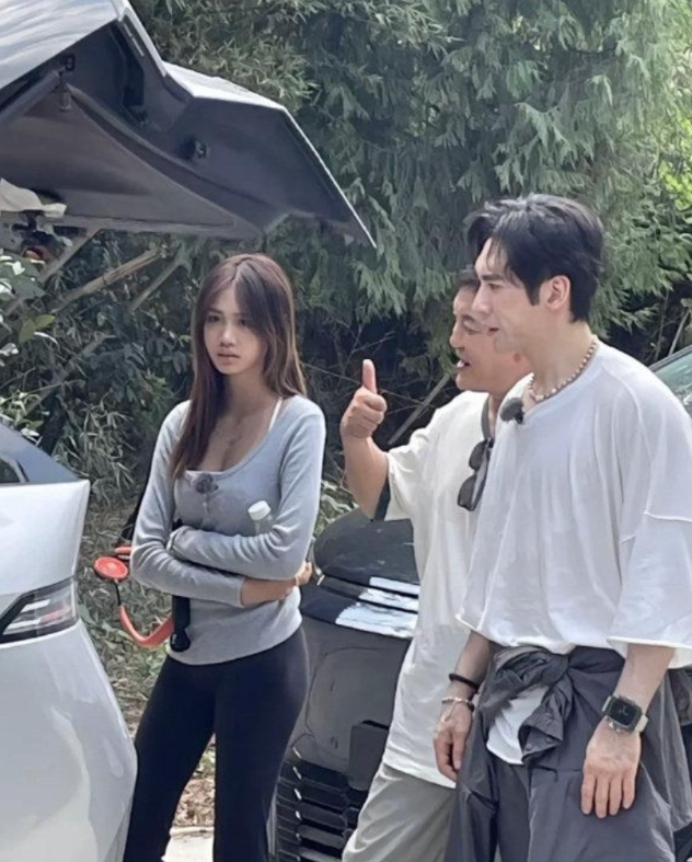 钟丽缇小女儿考拉录制综艺了，星二代想进圈子就照着这个颜值来，丑的别来哈