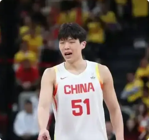 有一说一，中国男篮的复兴，这3名新星相当关键！

1、杨瀚森，他身高2米18，才