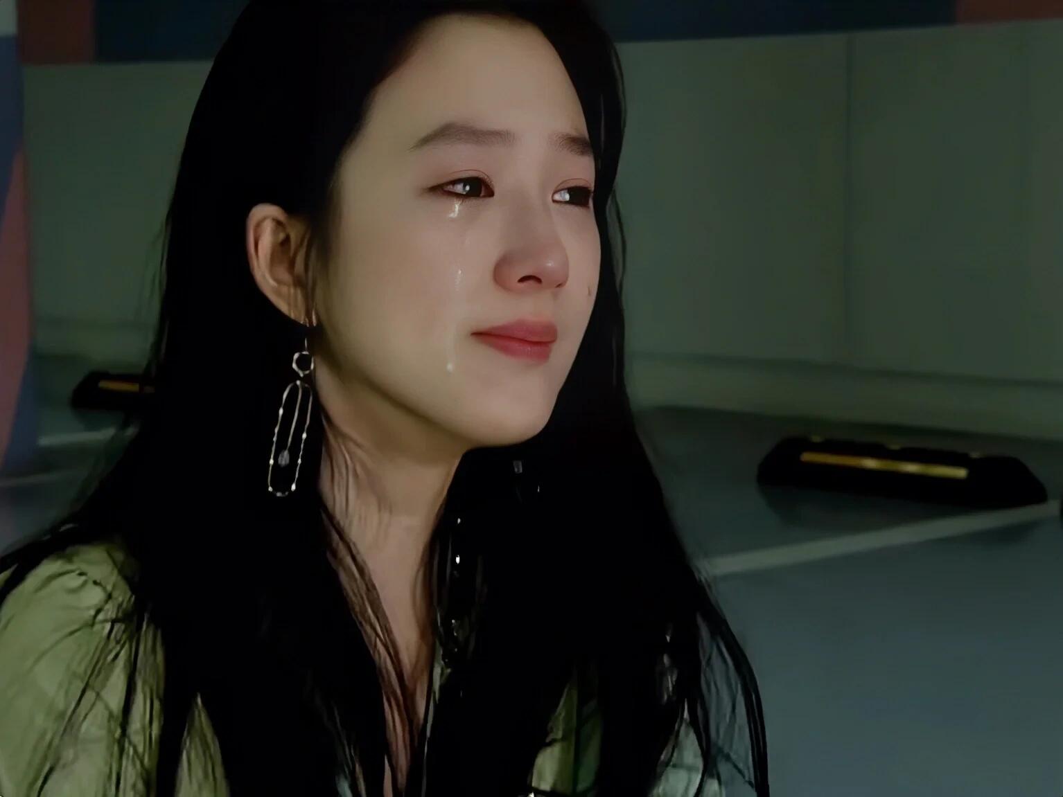 被郑丽媛的颜硬控了