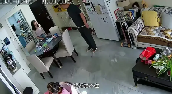 这是洁癖问题吗？一对夫妻在给女方娘家拜年后大打出手。这夫妻两人有个女儿。妻子平时