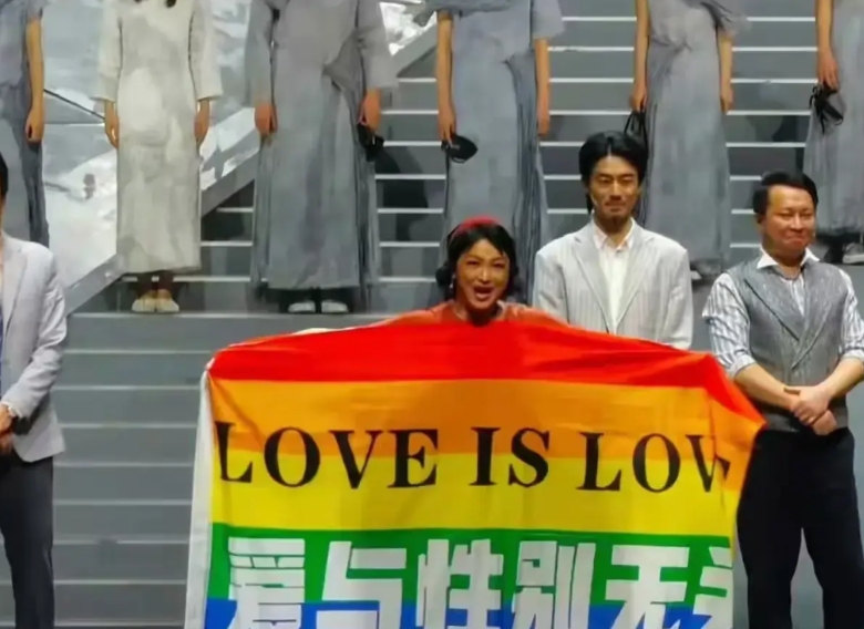 难怪金星的演出申请未获批准，回顾她以往的演出行为，换成任何人恐怕都难以给予批准。