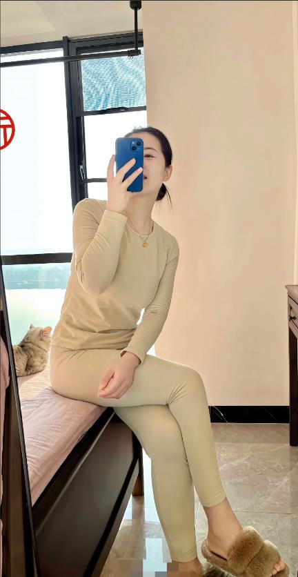 居家小阿姨气质超佳