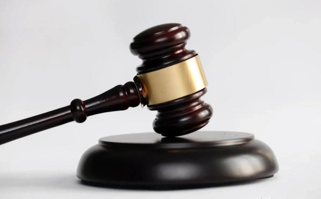 河南许昌，20多年前，一大叔在银行开设了一存折，先后多次取款存款，到2003年的