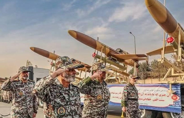 空袭当中，伊朗疑似发射高超音速导弹？随着伊朗的报复开始，中东大混战也随之开始，伊