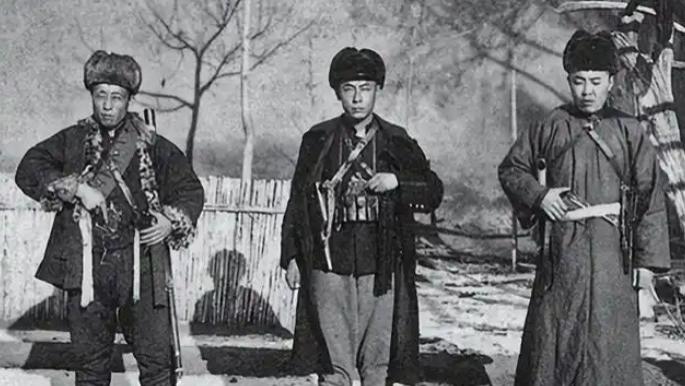 当年东北土匪的六大件有多嚣张？制作的“狗皮帽子”堪称独一无二