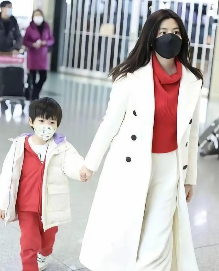 实话实说，陈晓不管怎么说，都没看过孩子，着实令人费解！

听说离婚内幕惊人，儿子