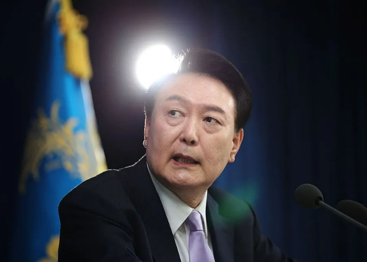 尹锡悦：防止流血事件，被迫被捕
当地时间1月15日10时33分，韩国总统尹锡悦被