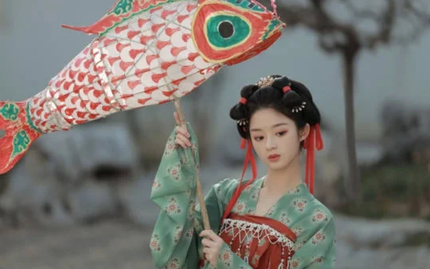 黄杨钿甜｜豆蔻年华，花骨朵一般的年纪