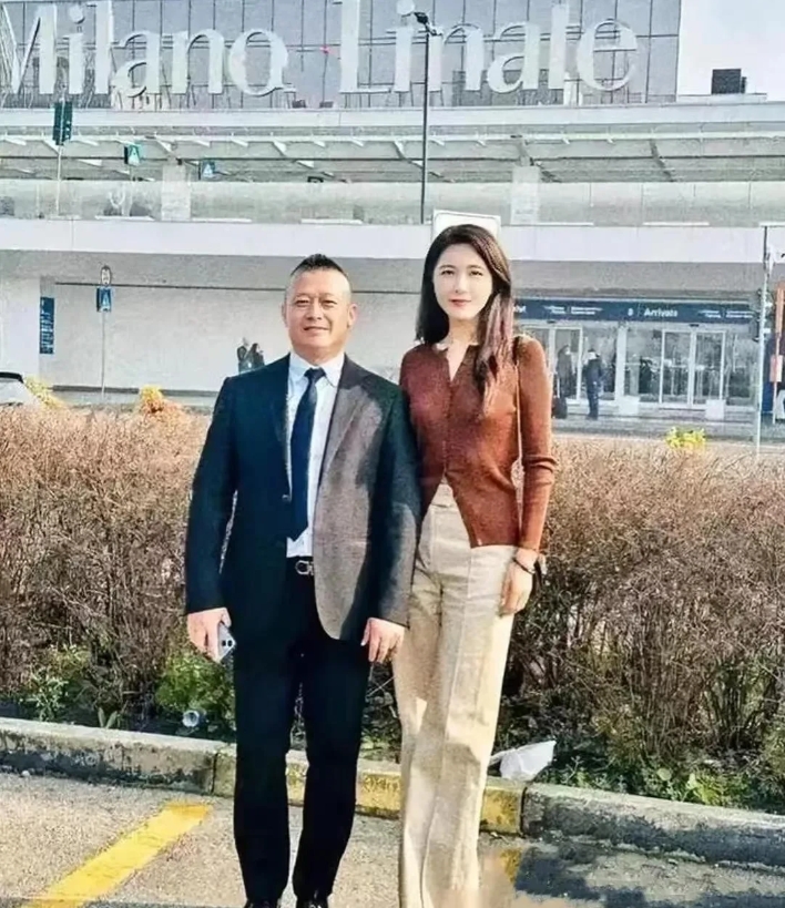 许多人都赞叹曾黎的容貌十分出众，起初我对此半信半疑。然而，当我看到这张照片时，天