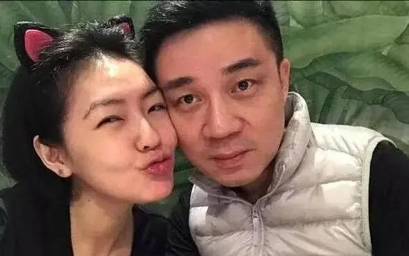 小曲线真的离婚了吗？
听有主播说，那小曲线已经离婚了。不知是不是真的。
不管小曲