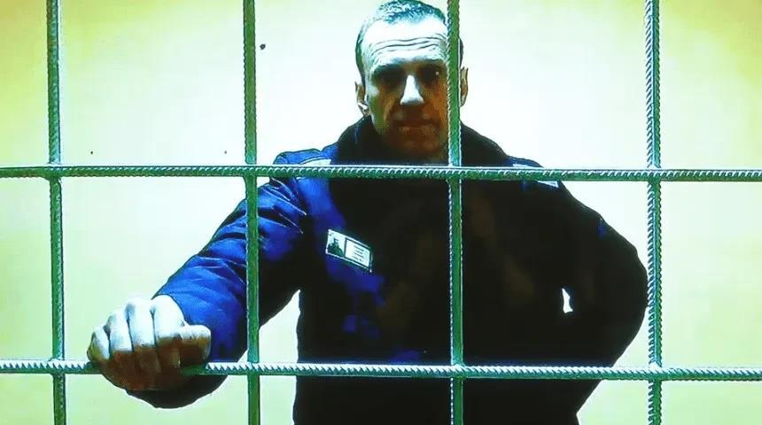 俄罗斯的纳瓦利内在监狱里死了。
中国的很多自媒体一夜之间突然开足了马力，精神抖擞