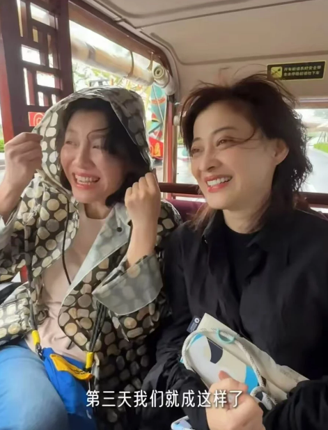 49 岁梅婷和 50 岁刘琳同游乌镇，状态真是绝了