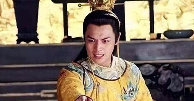 五代十国时期，后汉开国皇帝刘知远凭借勇猛和智慧建立政权，注重收买人心和强化军力，