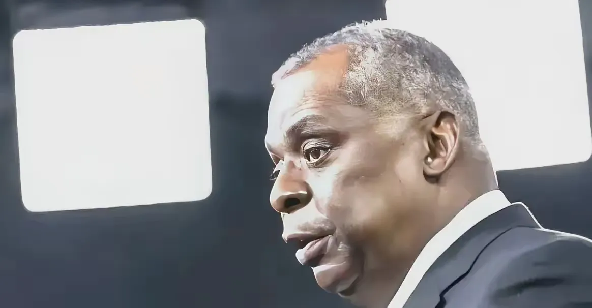 中国国防部长董军在老挝参会期间，选择性地进行了会见，这一举动引发了外界关注。
