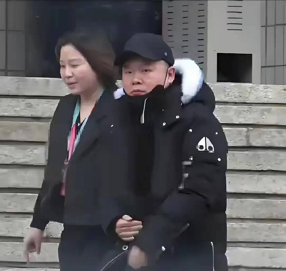 嘿，听说岳云鹏都已经确定要上蛇年春晚了呀，怎么突然接到春晚导演组的通知，得把自己