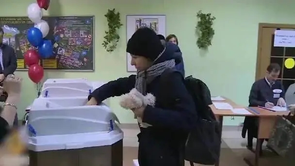 乌总统泽连斯基批普京在俄罗斯大权独揽，并堂而皇之的大搞虚假选举。普京反唇相讥：我