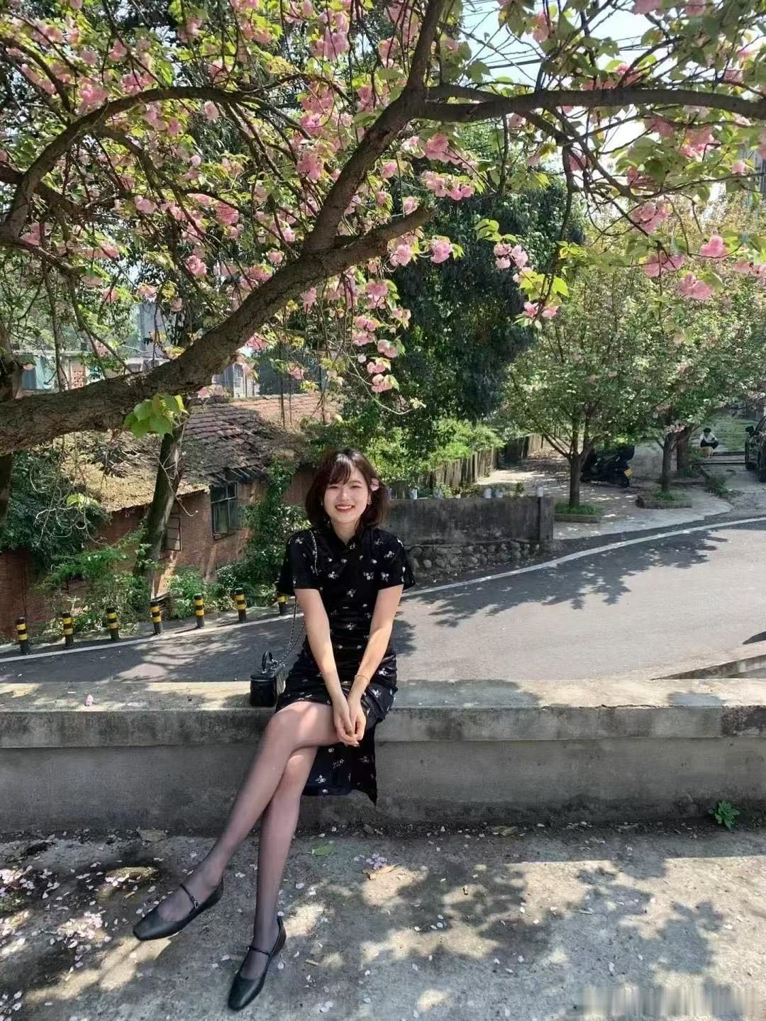阿姨快50岁了还是保养的这么好哈哈哈
