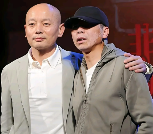 冯小刚说，葛优拍我的电影有两个要求。一是不和女演员拍亲热戏。在拍《非诚勿扰》的时