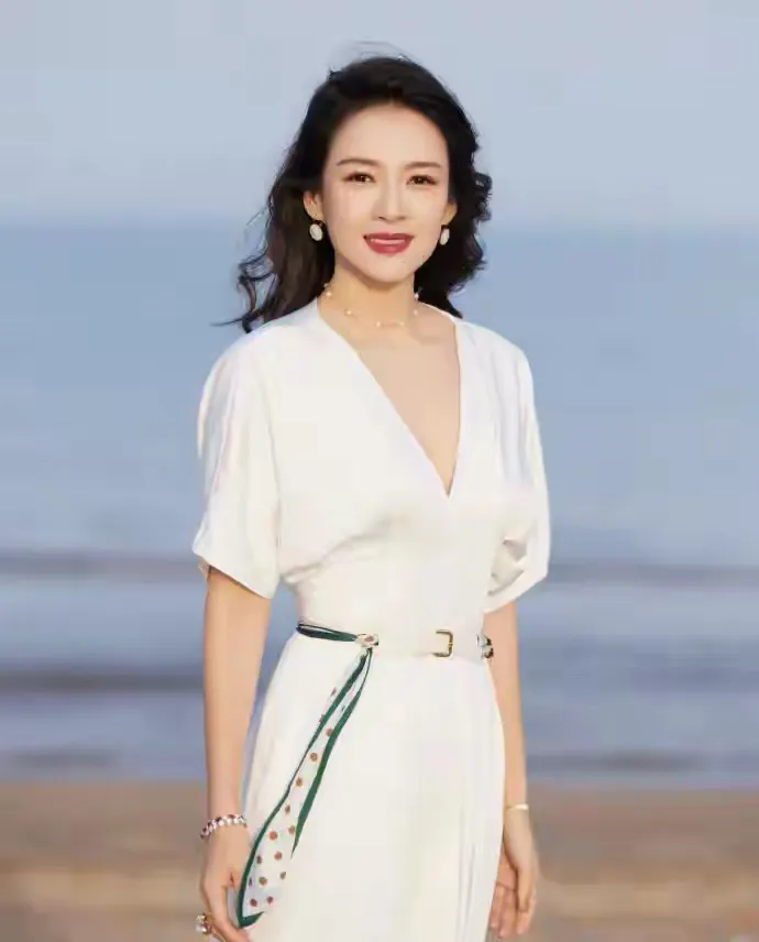 章子怡说：“我不是原谅，而是算了。因为每想起一次，我都觉得心酸，觉得自己被人轻贱