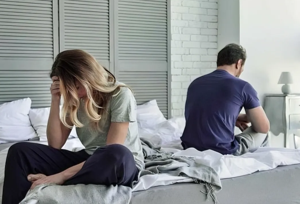 男性出轨与其妻子的外貌并无直接关联，这一点需要明确。实际上，男性出轨的背后隐藏着