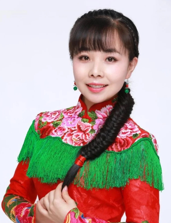 她放弃百万年薪，男友提分手遭拒，下嫁于他