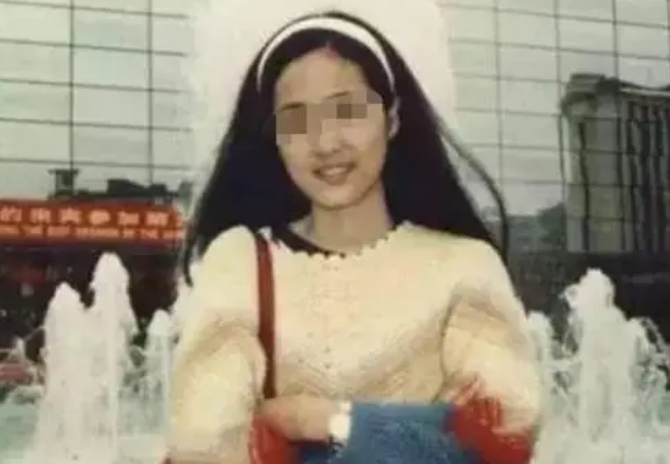 被亲生父母抛弃，被养父侵犯，男友为其报仇，女子终身未嫁