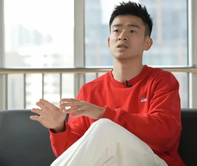 感觉郑思维在赛场上积累下来的好口碑很快就要被反噬了，他退役可以理解，他想创业也可