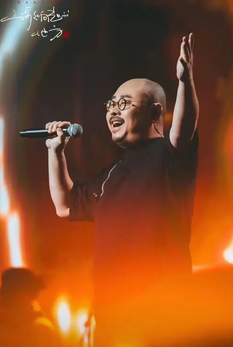 ——年终盘点刀郎十宗罪

1，恶意降低演唱会票价，别人动辄就是上千上万的票价 ，