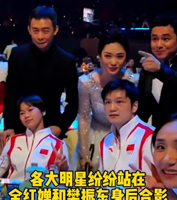 大湾区这一夜“港娱”没死，难听、跑调，内娱偶像明星们输得彻底（大湾区有哪些明星演出过）-第41张图片-九妖电影