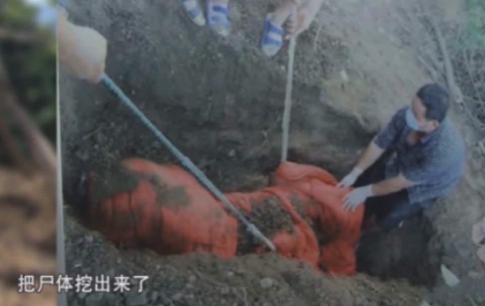 陕西周至，男子跟邻居说：如果你3天没看见我，那我肯定被父母加害了，他们会把我埋在