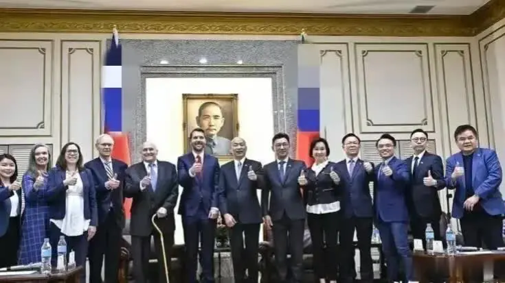 国际上自不量力喜欢对我国指手画脚的十五个小国家：
第一名：立陶宛
第二名：菲律宾