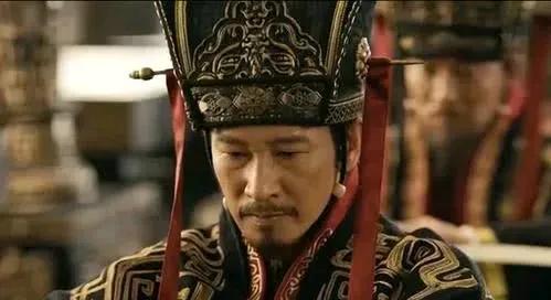 前154年，汉朝爆发了“七国之乱”，登基没多久的汉景帝慌了手脚。大臣袁盎对他说：