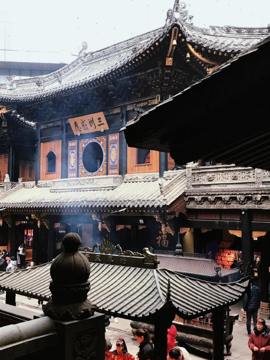 重庆｜闹市里的千年古刹，古今同框的罗汉寺