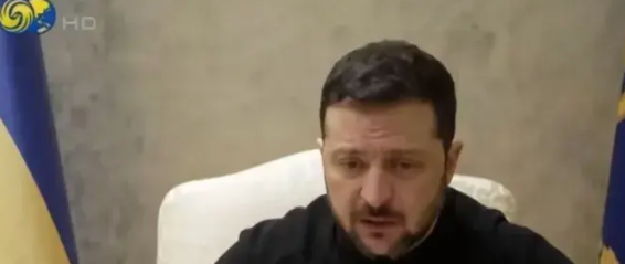 被奉承为英雄的泽连斯基如今有些慌张，看样子要被美国抛弃。美国、俄国要谈判定下乌克