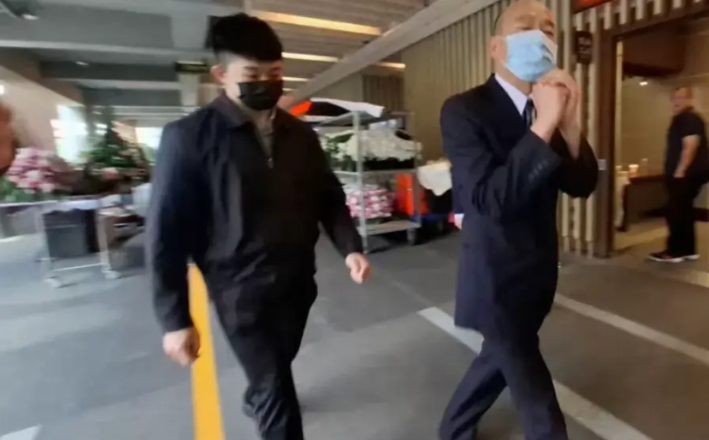 太有排面了！琼瑶葬礼，湖南台“倾巢出动”！
原湖南台台长、原湖南省政府副主席、湖