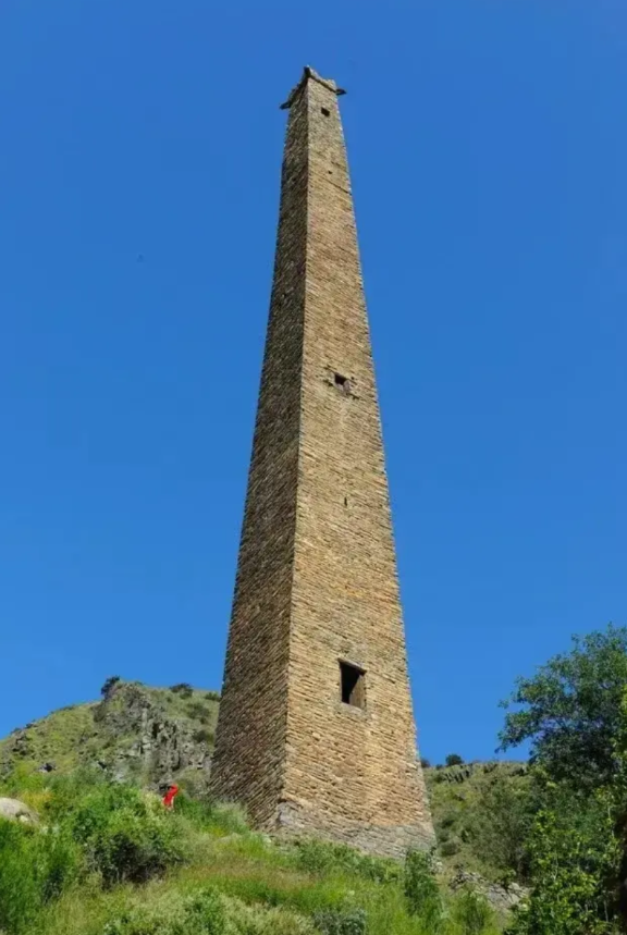 大小金川很难打，地形地势复杂，而且还碉楼林立。如果没有重武器，单靠轻步兵拿着轻火