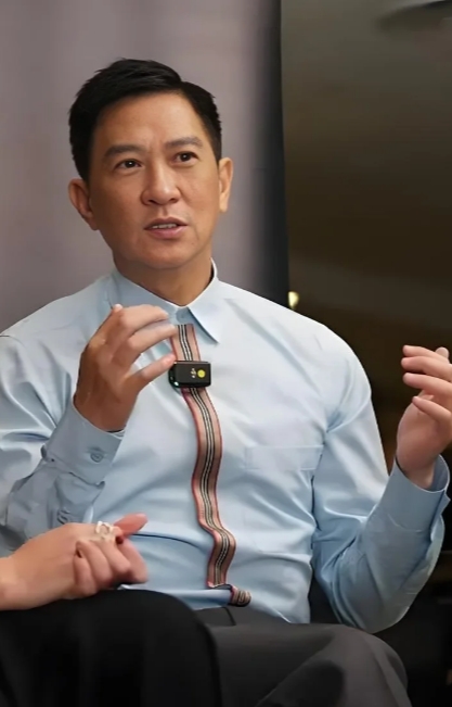 张家辉普通话挑战,影迷心疼支持演技魅力