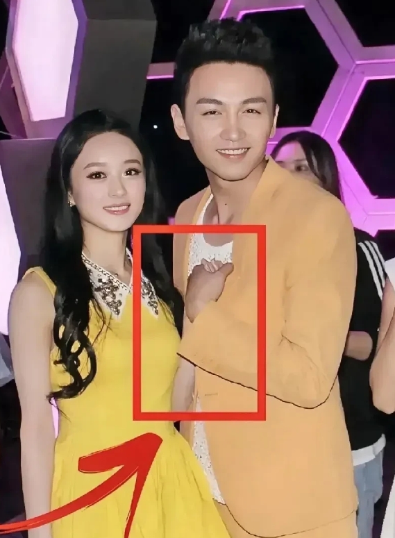 她离了
他也离了[泪奔][泪奔][泪奔]
据说，她才是他的生理性最爱！
那时候还