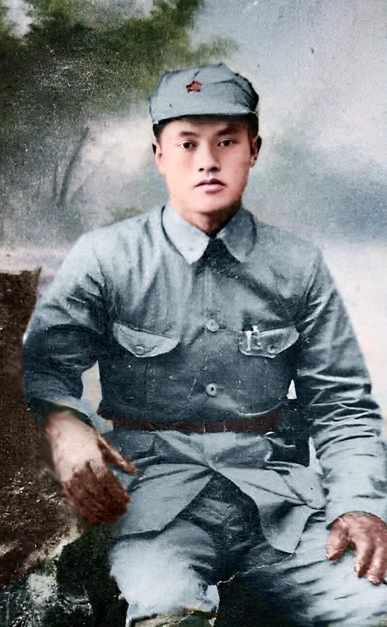 他是红军将领中，命运最悲情的一位战将。他在红军中的赫赫威名，和他隐姓埋名当农民的