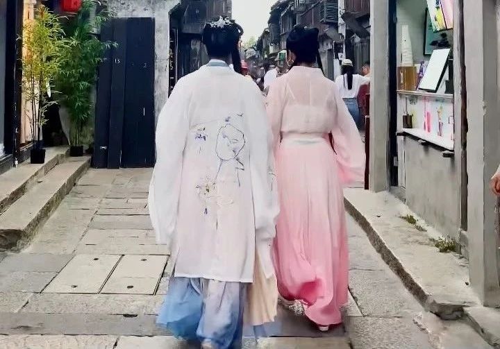 只管“出片”的景区商拍，逼疯多少普通游客