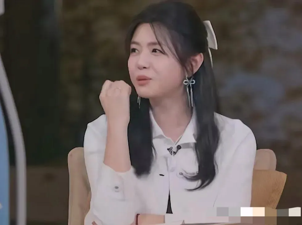 陈妍希2023年说的话就可以看出婚姻已经出了问题!

她说，结婚之前真的很甜蜜，