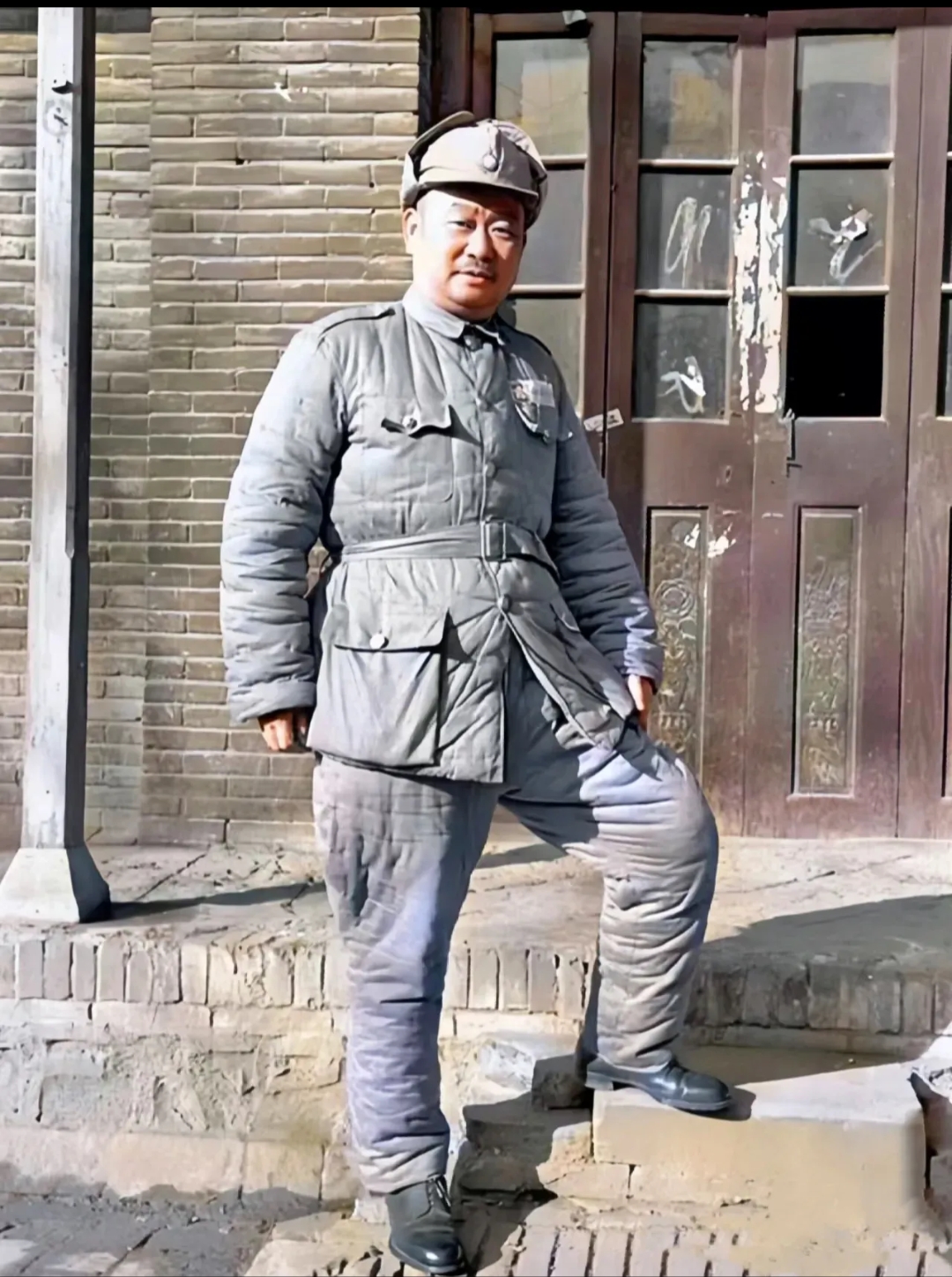 楚云飞你出来！说好的美式小翻领呢？

1948年冬国军徐州“剿总”总司令刘峙戎装