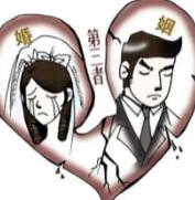 四川一男子，和药店女员工出轨6年。然而，一天晚上男子趁女员工休息时，想与其发生关